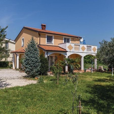 Nice Apartment In Kastel With Kitchen 外观 照片