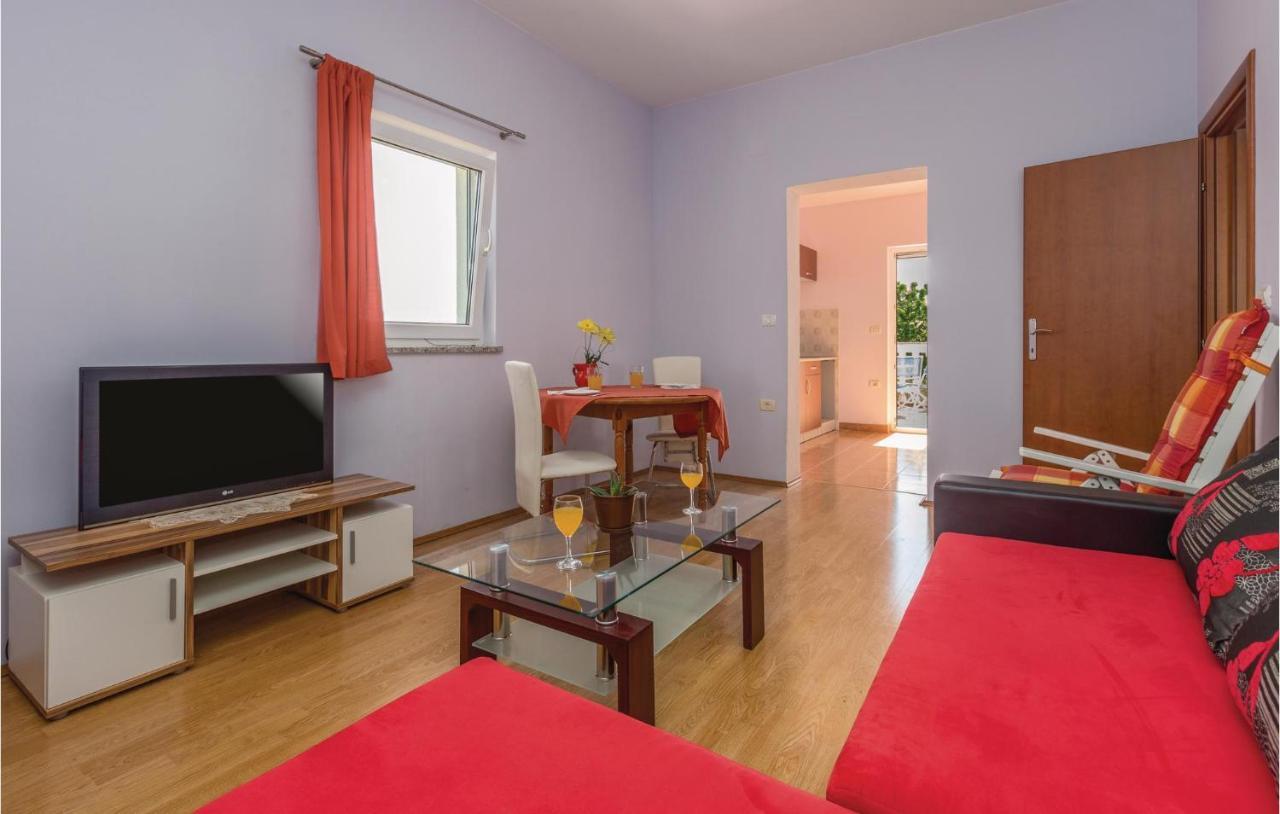 Nice Apartment In Kastel With Kitchen 外观 照片
