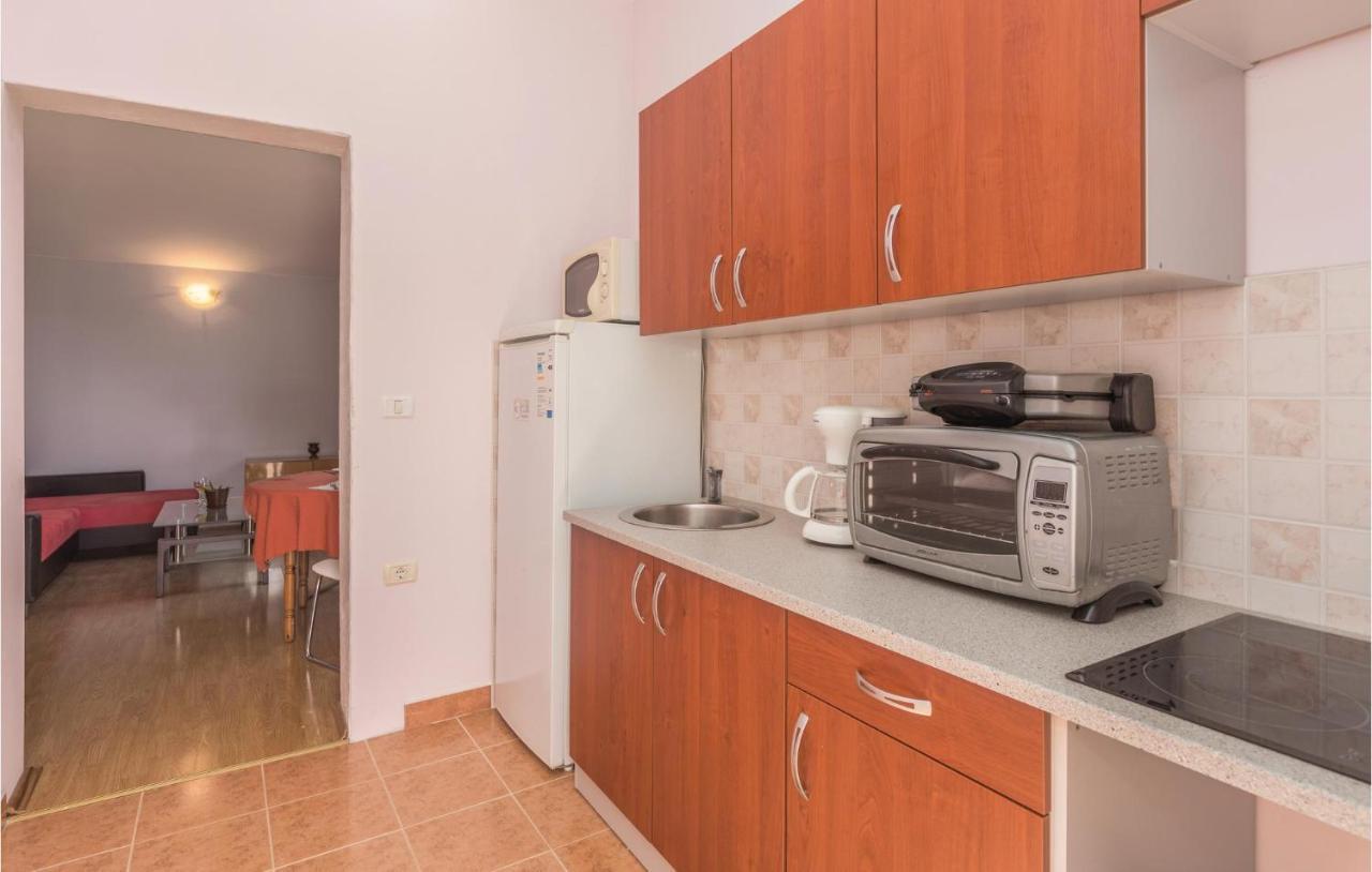 Nice Apartment In Kastel With Kitchen 外观 照片