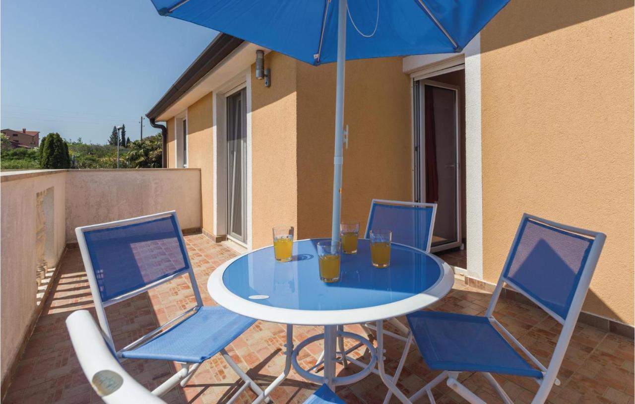 Nice Apartment In Kastel With Kitchen 外观 照片