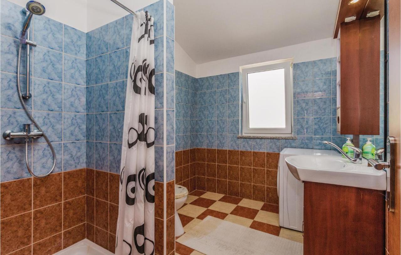 Nice Apartment In Kastel With Kitchen 外观 照片